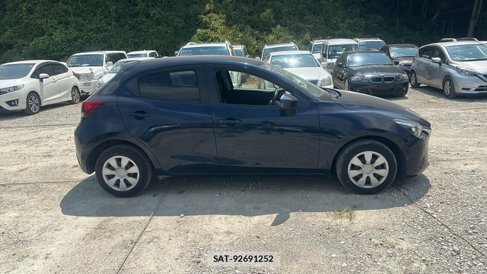 Mazda DEMIO 2015-02 8449310-5