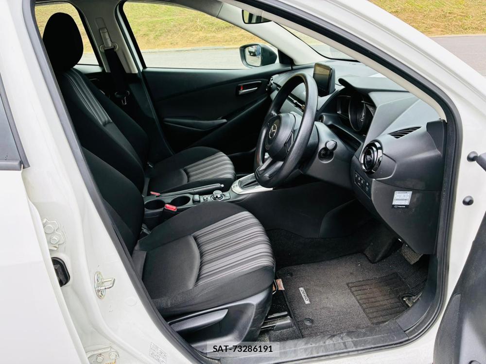 Mazda DEMIO 2019-06 8427873-11