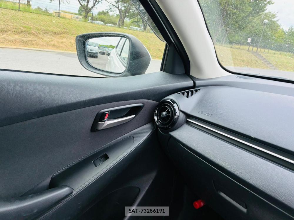 Mazda DEMIO 2019-06 8427873-21