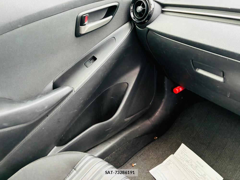 Mazda DEMIO 2019-06 8427873-22