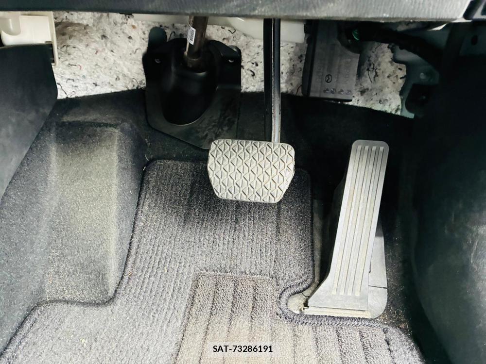 Mazda DEMIO 2019-06 8427873-23