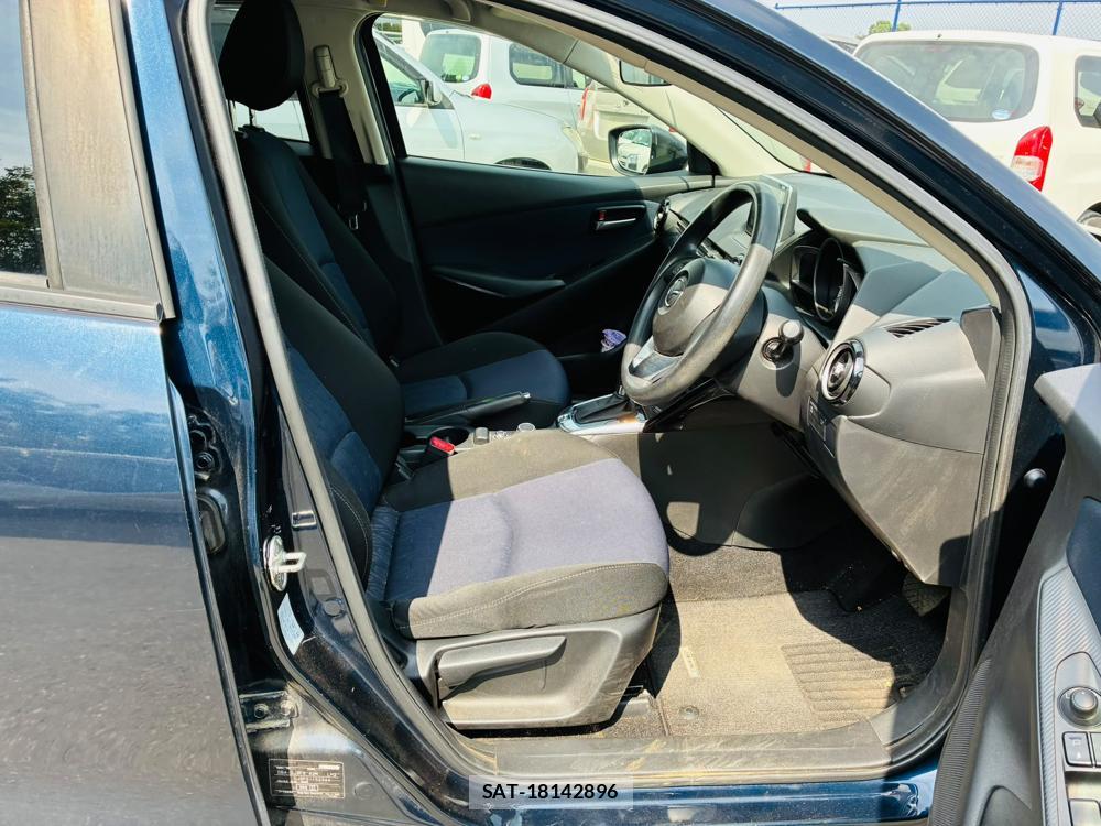 Mazda DEMIO 2016-05 8498628-11