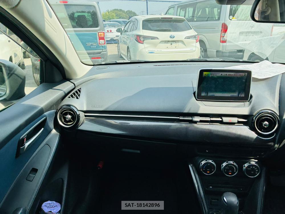 Mazda DEMIO 2016-05 8498628-16