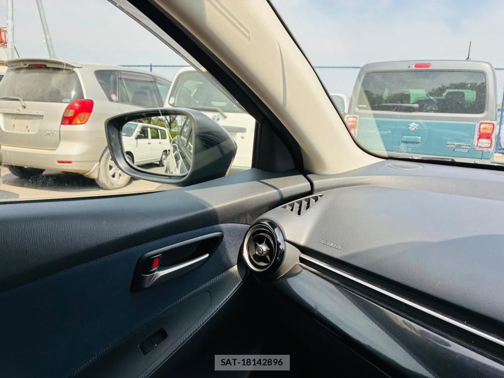 Mazda DEMIO 2016-05 8498628-23