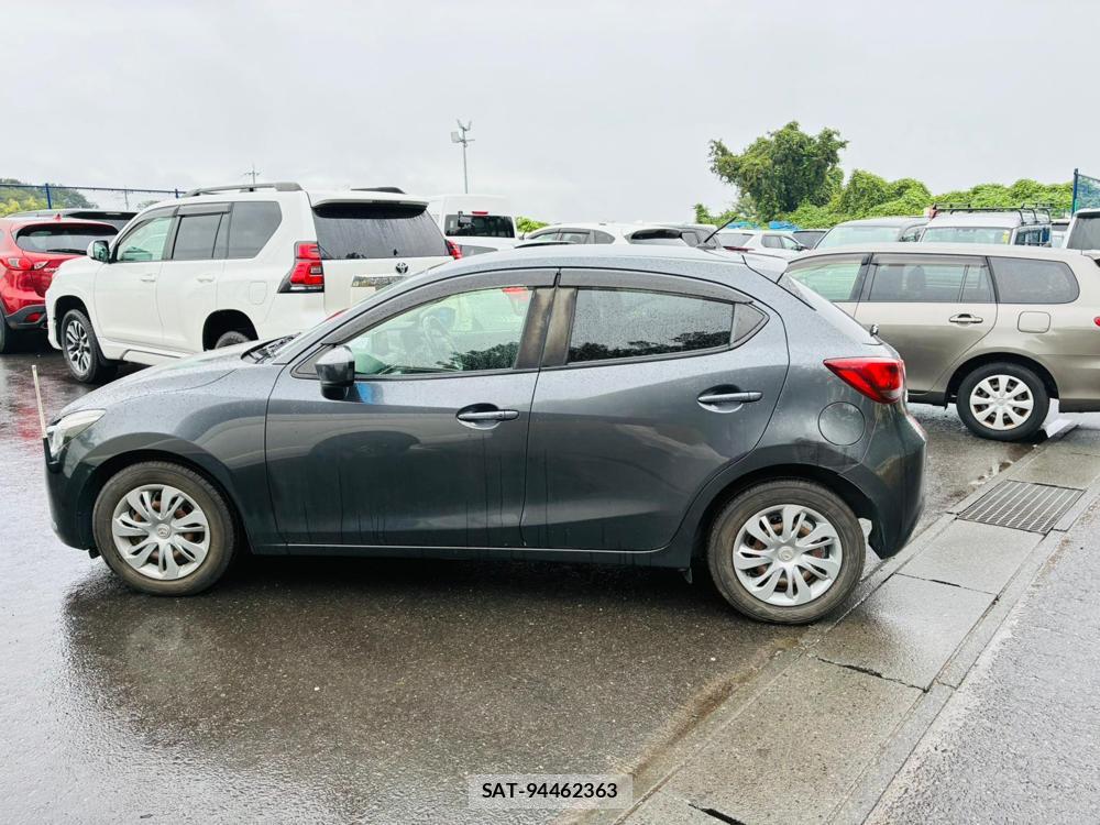 Mazda DEMIO 2015-07 8549324-1