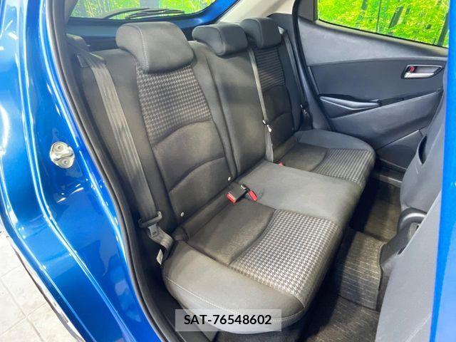 Mazda DEMIO 2017-04 8658796-9