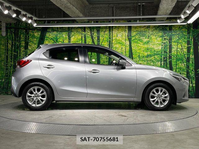Mazda DEMIO 2015-09 8658791-15