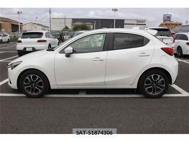 Mazda DEMIO 2014-11 8666069-13