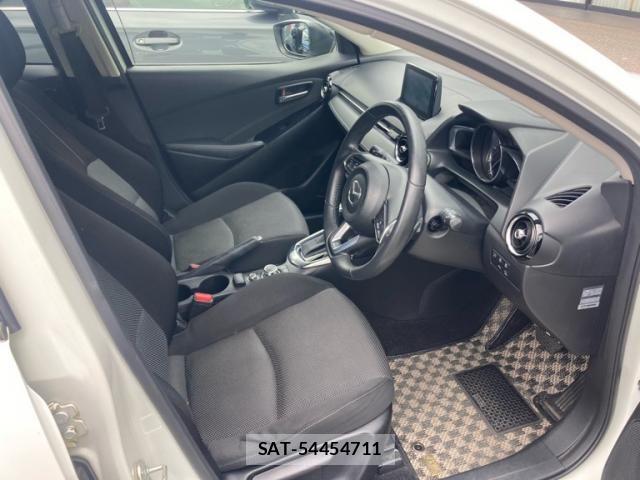 Mazda DEMIO 2018-03 8741769-8