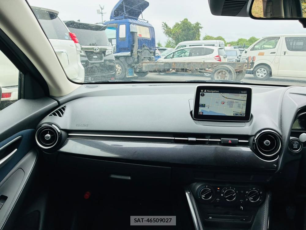 Mazda DEMIO 2016-07 8523199-17