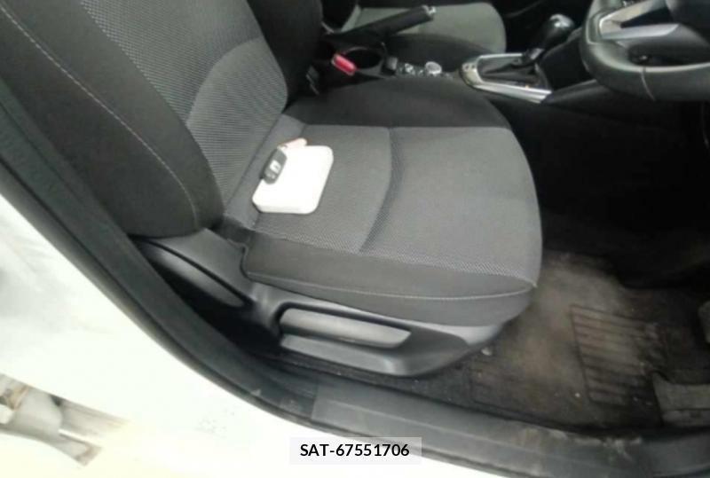 Mazda DEMIO 2019-06 8811799-9