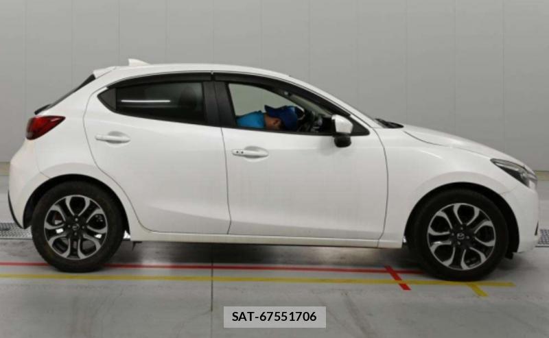 Mazda DEMIO 2019-06 8811799-1