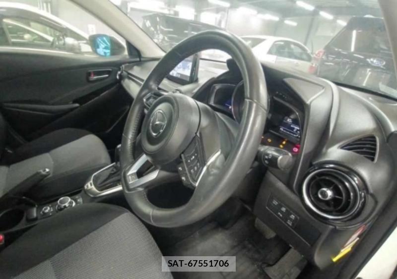 Mazda DEMIO 2019-06 8811799-8