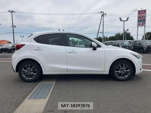Mazda DEMIO 2018-10 8828780-18