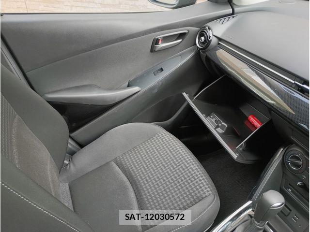 Mazda DEMIO 2017-09 8828784-12