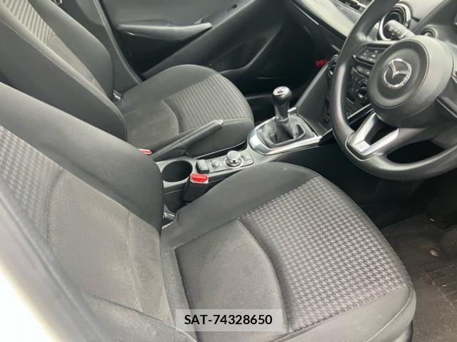 Mazda DEMIO 2017-03 8828789-16