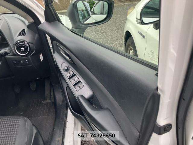 Mazda DEMIO 2017-03 8828789-17