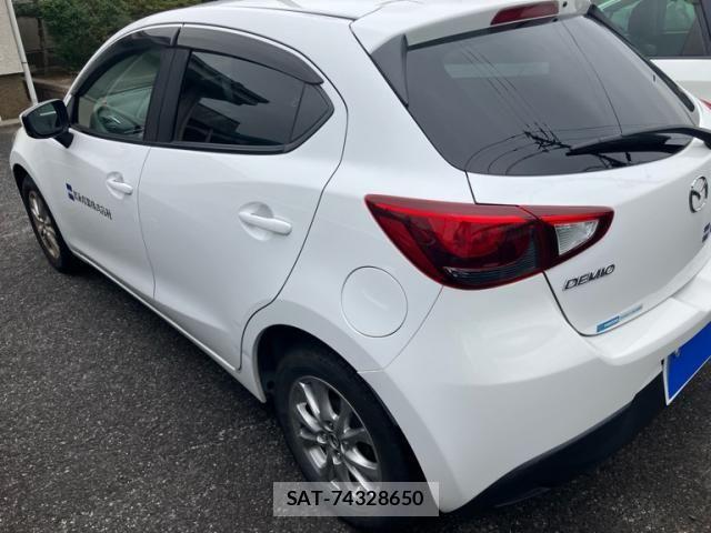 Mazda DEMIO 2017-03 8828789-2