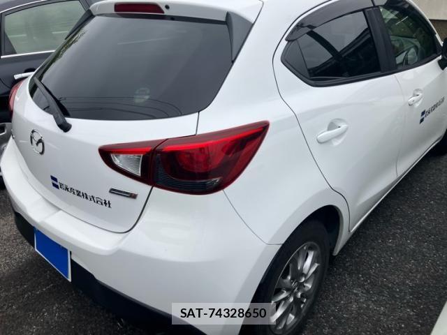 Mazda DEMIO 2017-03 8828789-3