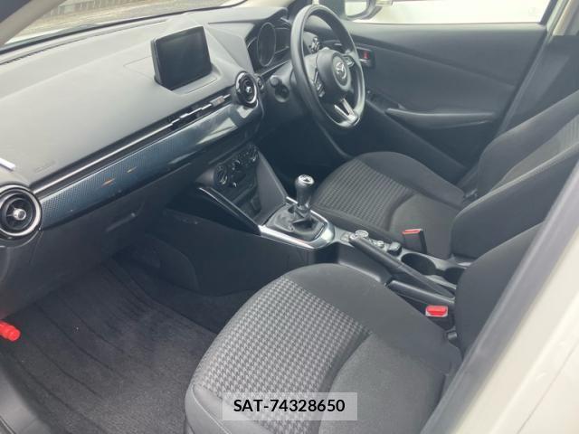 Mazda DEMIO 2017-03 8828789-6