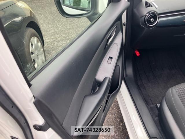 Mazda DEMIO 2017-03 8828789-7