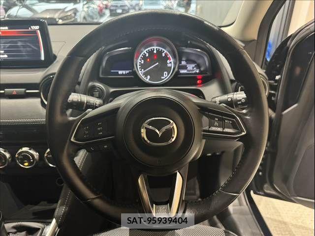 Mazda DEMIO 2017-04 8848759-10