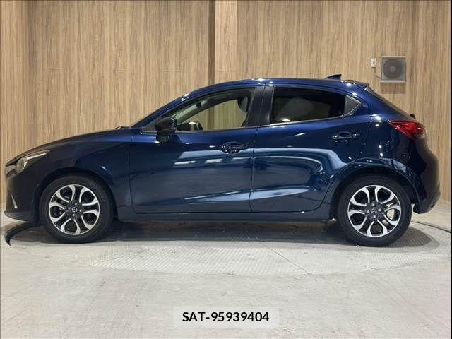 Mazda DEMIO 2017-04 8848759-20