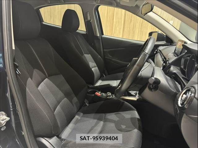 Mazda DEMIO 2017-04 8848759-7