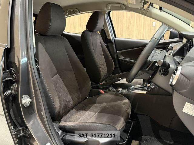 Mazda DEMIO 2018-09 8879527-9