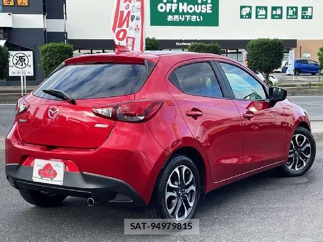 Mazda DEMIO 2017-04 8879535-2