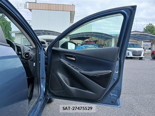 Mazda DEMIO 2015-08 8879529-24