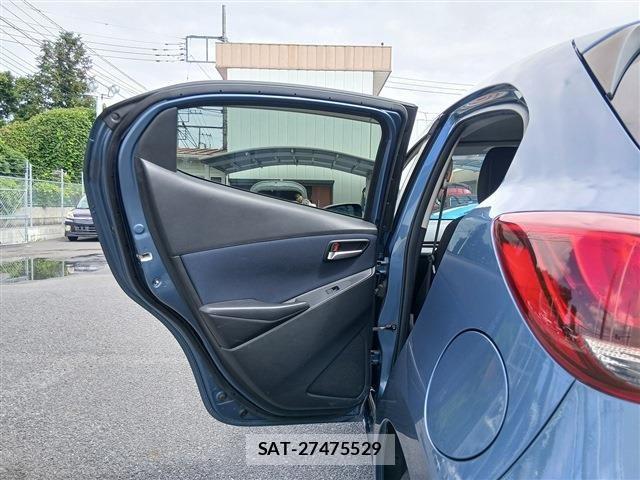 Mazda DEMIO 2015-08 8879529-27