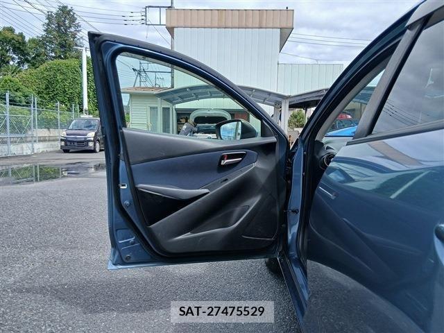 Mazda DEMIO 2015-08 8879529-28
