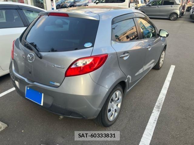 Mazda DEMIO 2009-10 8879543-4