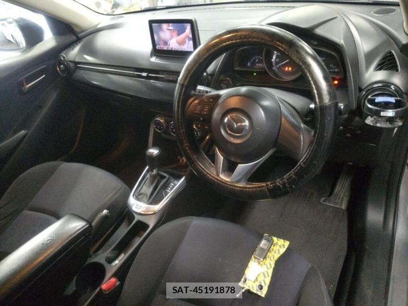Mazda DEMIO 2014-10 8484640-4