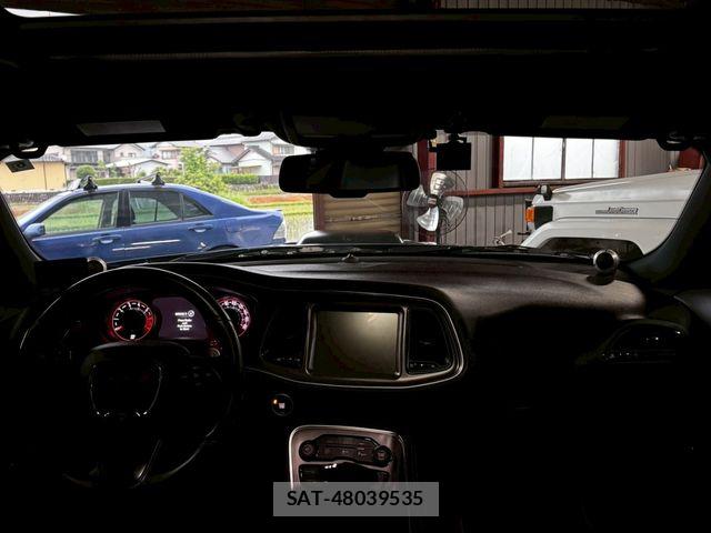 Dodge CHALLENGER 2018-06 7357576-1