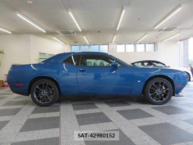 Dodge CHALLENGER 2023-10 7508562-9