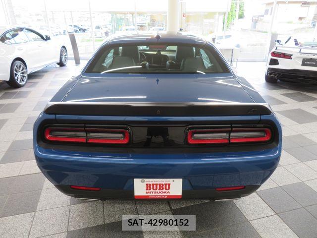 Dodge CHALLENGER 2023-10 7508562-11