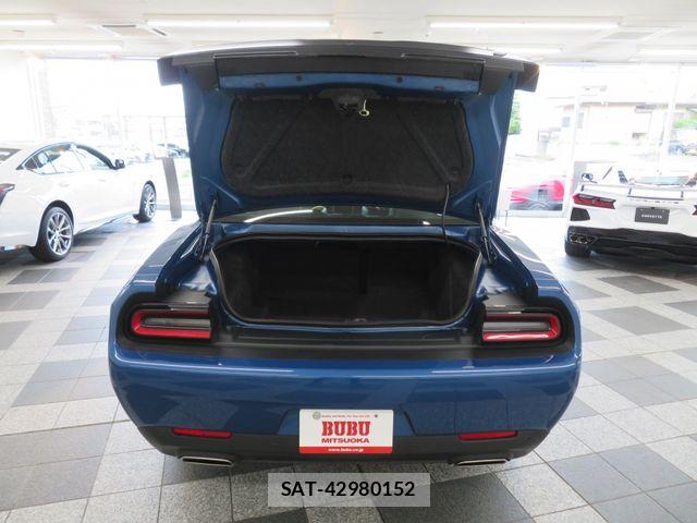 Dodge CHALLENGER 2023-10 7508562-16