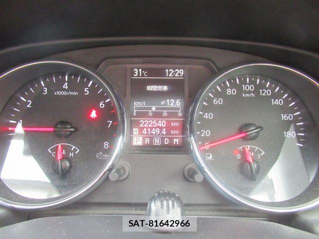 Nissan DUALIS 2012-03 8365666-17
