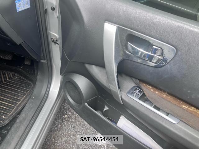 Nissan DUALIS 2009-02 8412112-11