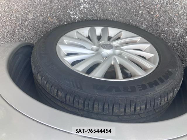 Nissan DUALIS 2009-02 8412112-4