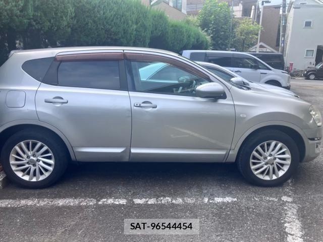 Nissan DUALIS 2009-02 8412112-6