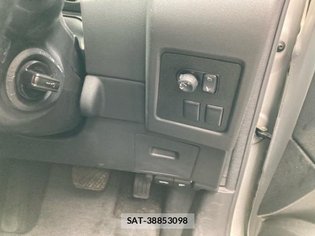 Nissan DUALIS 2010-02 8848771-14