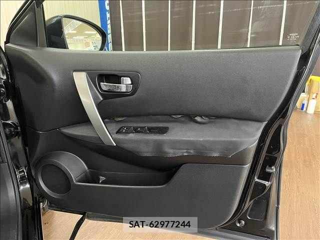 Nissan DUALIS 2010-09 8879544-29