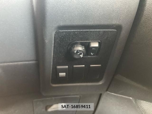 Nissan DUALIS 2011-06 6904458-17
