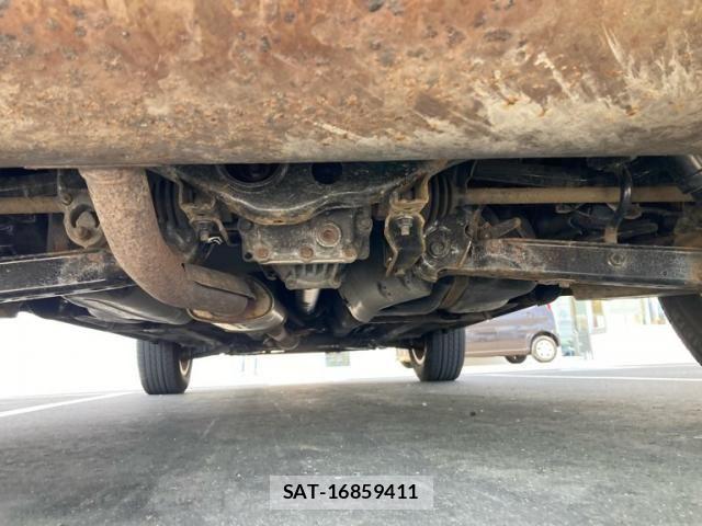 Nissan DUALIS 2011-06 6904458-5