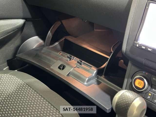 Nissan DUALIS 2012-03 8485311-21