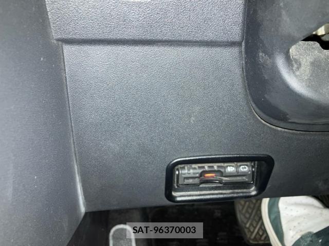 Nissan DUALIS 2009-12 8658819-15