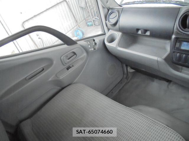 Hino DUTRO 2015-05 920975-17